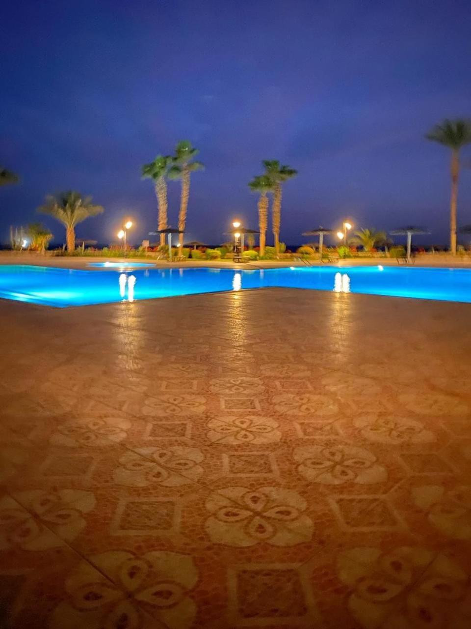 Esplanada Hotel Apartments Gurdaka Kültér fotó