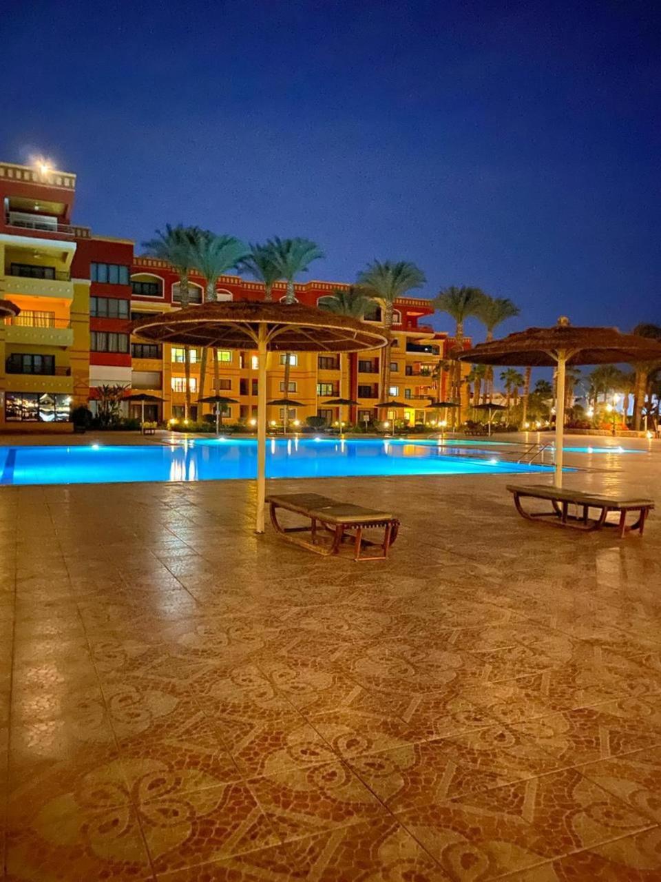 Esplanada Hotel Apartments Gurdaka Kültér fotó