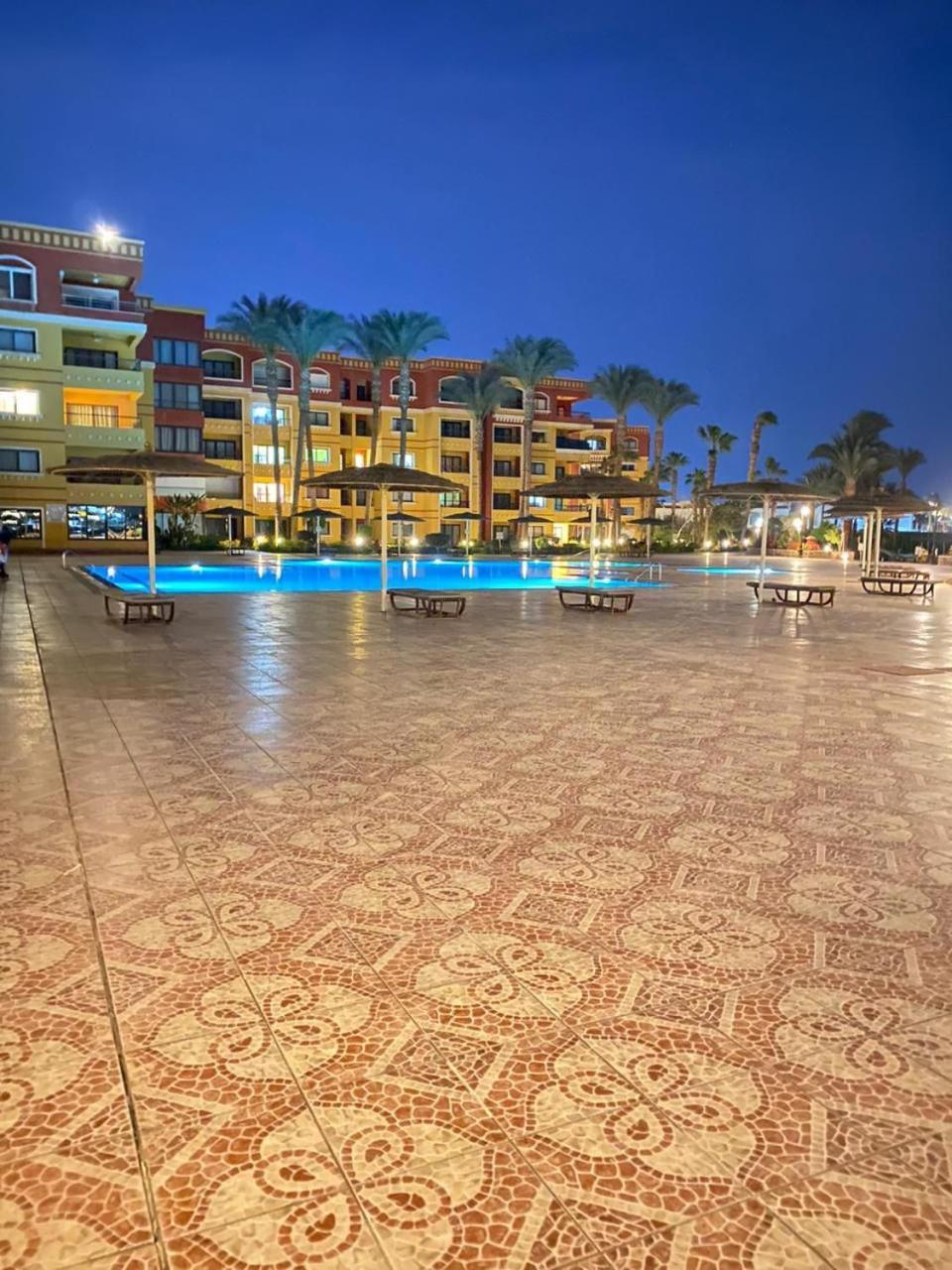 Esplanada Hotel Apartments Gurdaka Kültér fotó