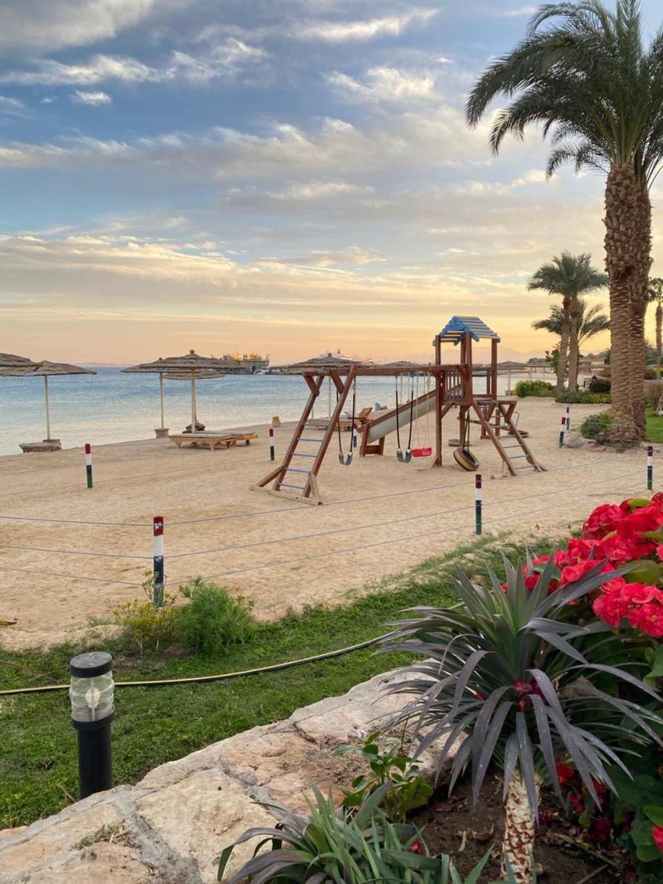 Esplanada Hotel Apartments Gurdaka Kültér fotó