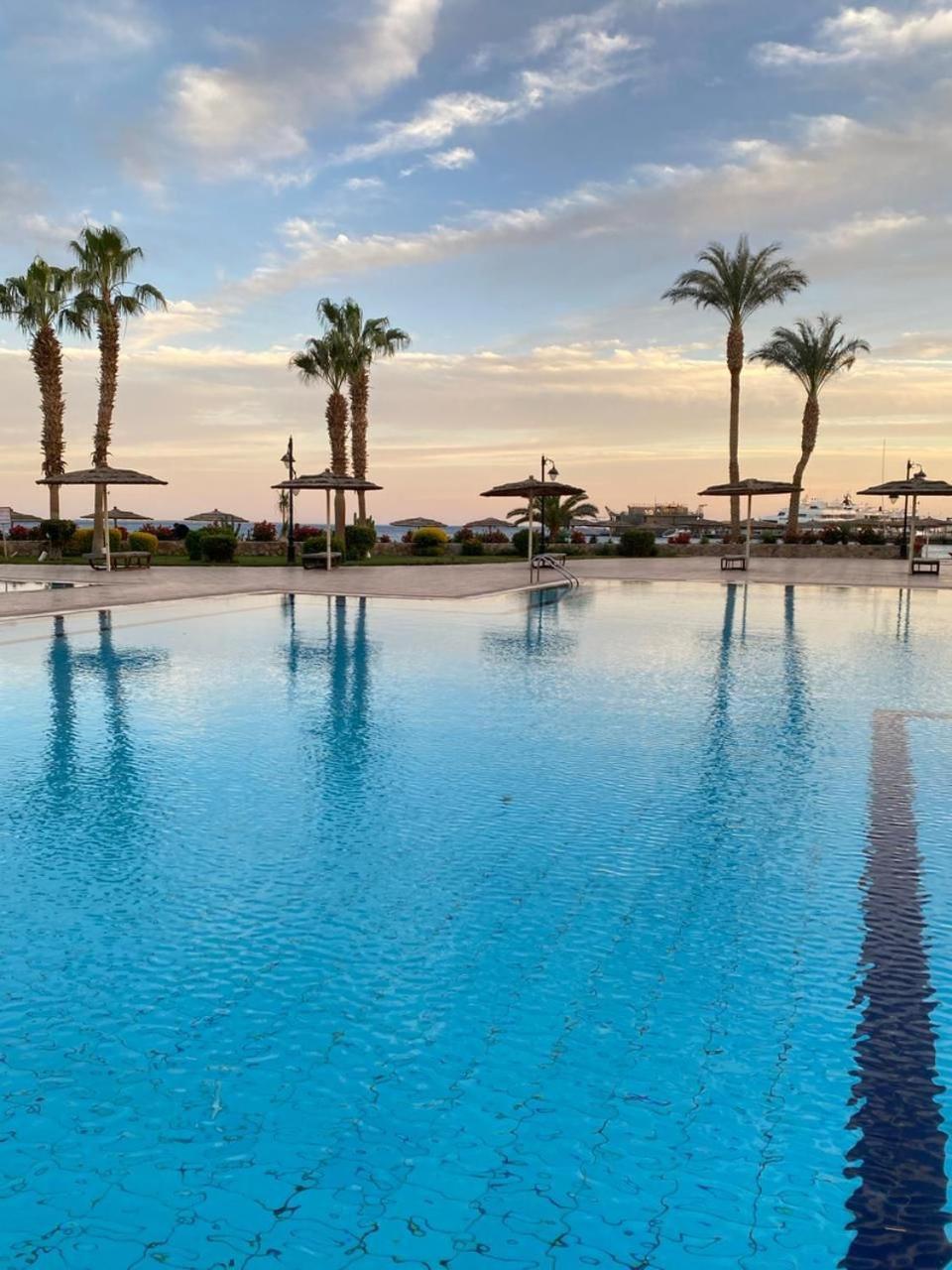 Esplanada Hotel Apartments Gurdaka Kültér fotó