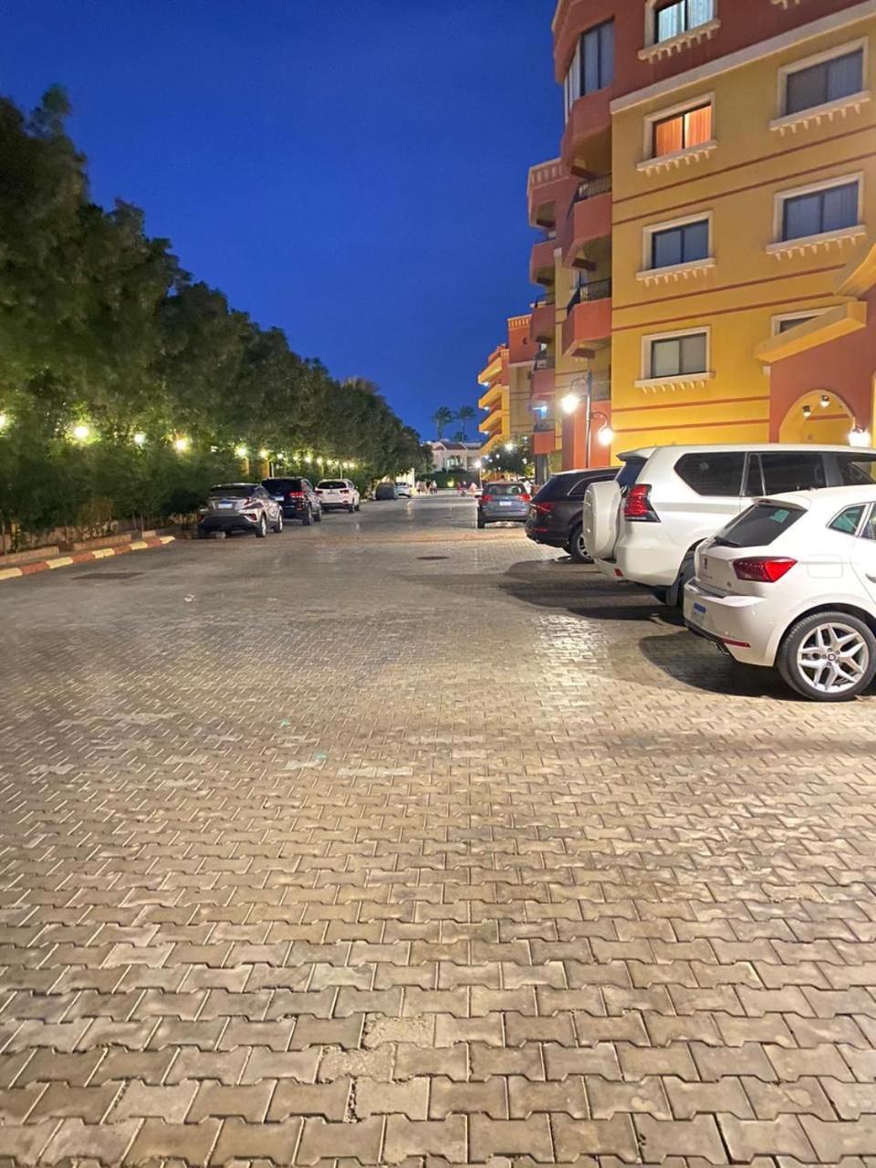 Esplanada Hotel Apartments Gurdaka Kültér fotó