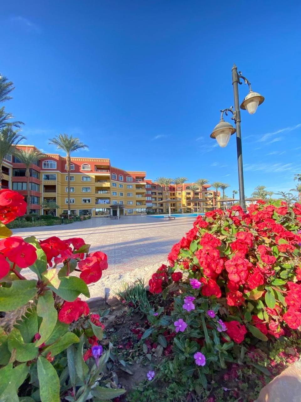 Esplanada Hotel Apartments Gurdaka Kültér fotó