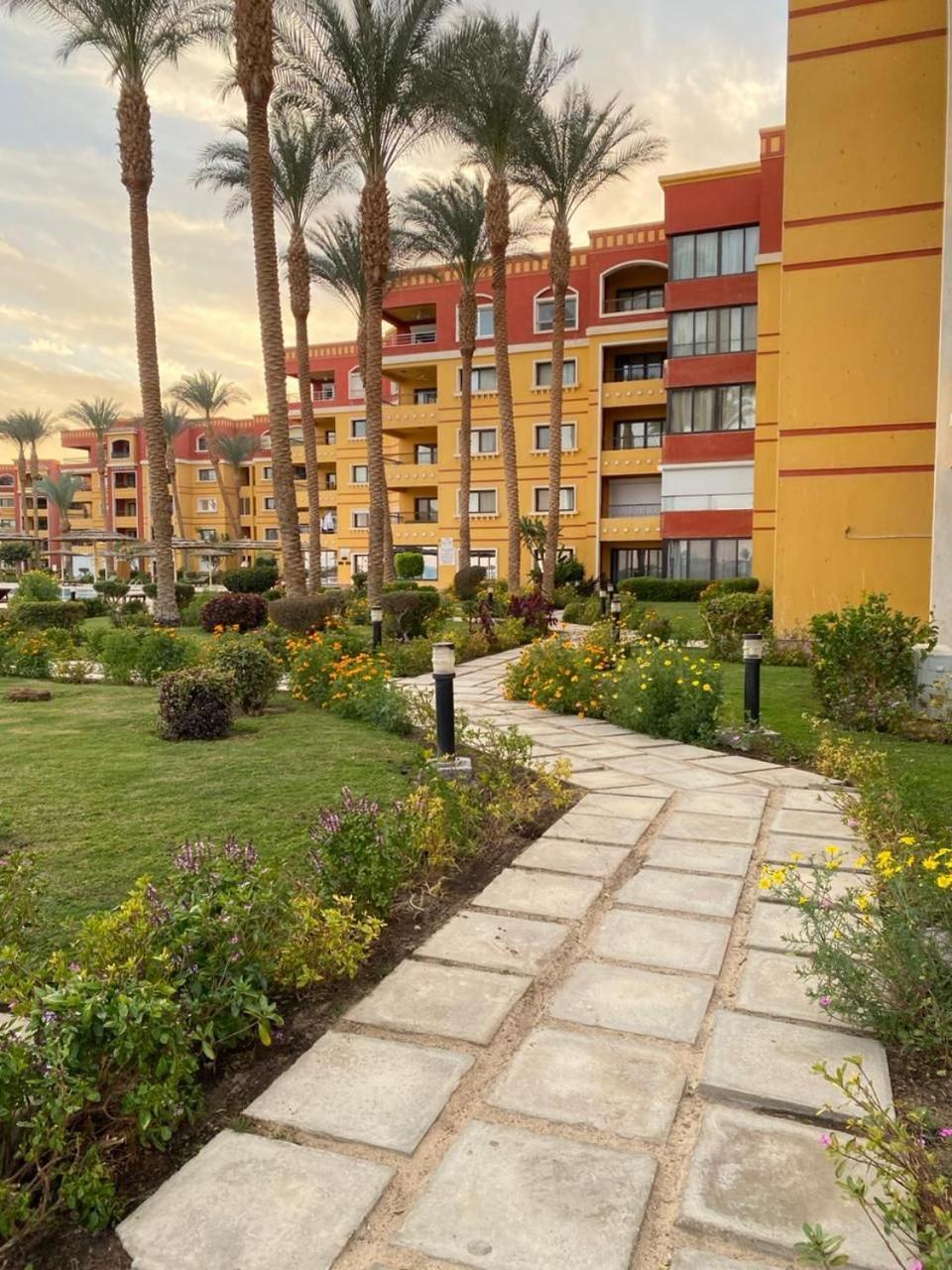 Esplanada Hotel Apartments Gurdaka Kültér fotó