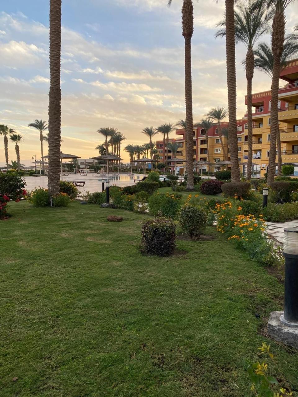 Esplanada Hotel Apartments Gurdaka Kültér fotó