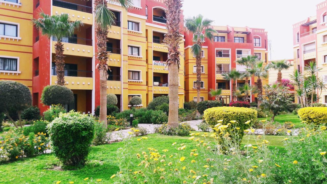 Esplanada Hotel Apartments Gurdaka Kültér fotó